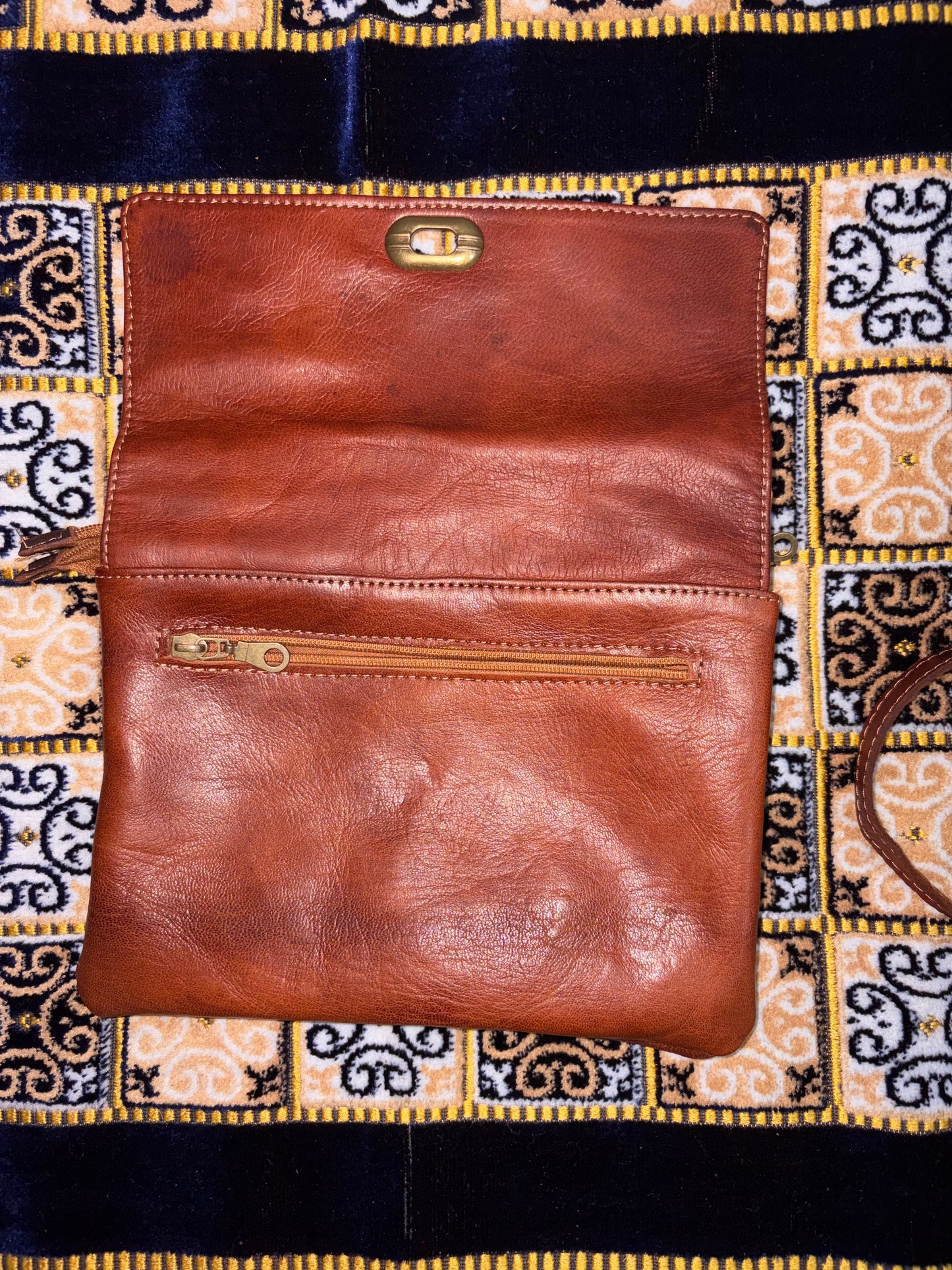 Producto artesanal de cuero de cabra hecho a mano