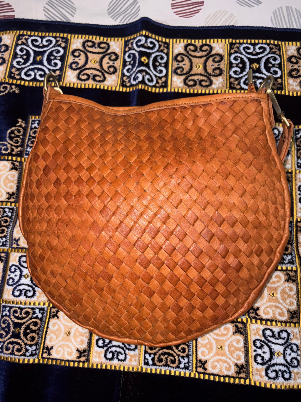 Bolso artesanal de cuero de cabra hecho a mano