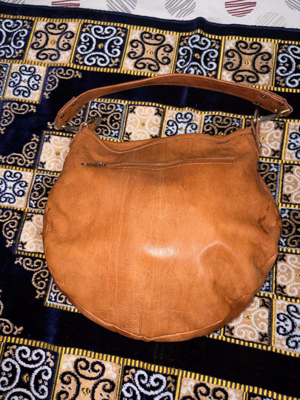 Bolso artesanal de cuero de cabra hecho a mano