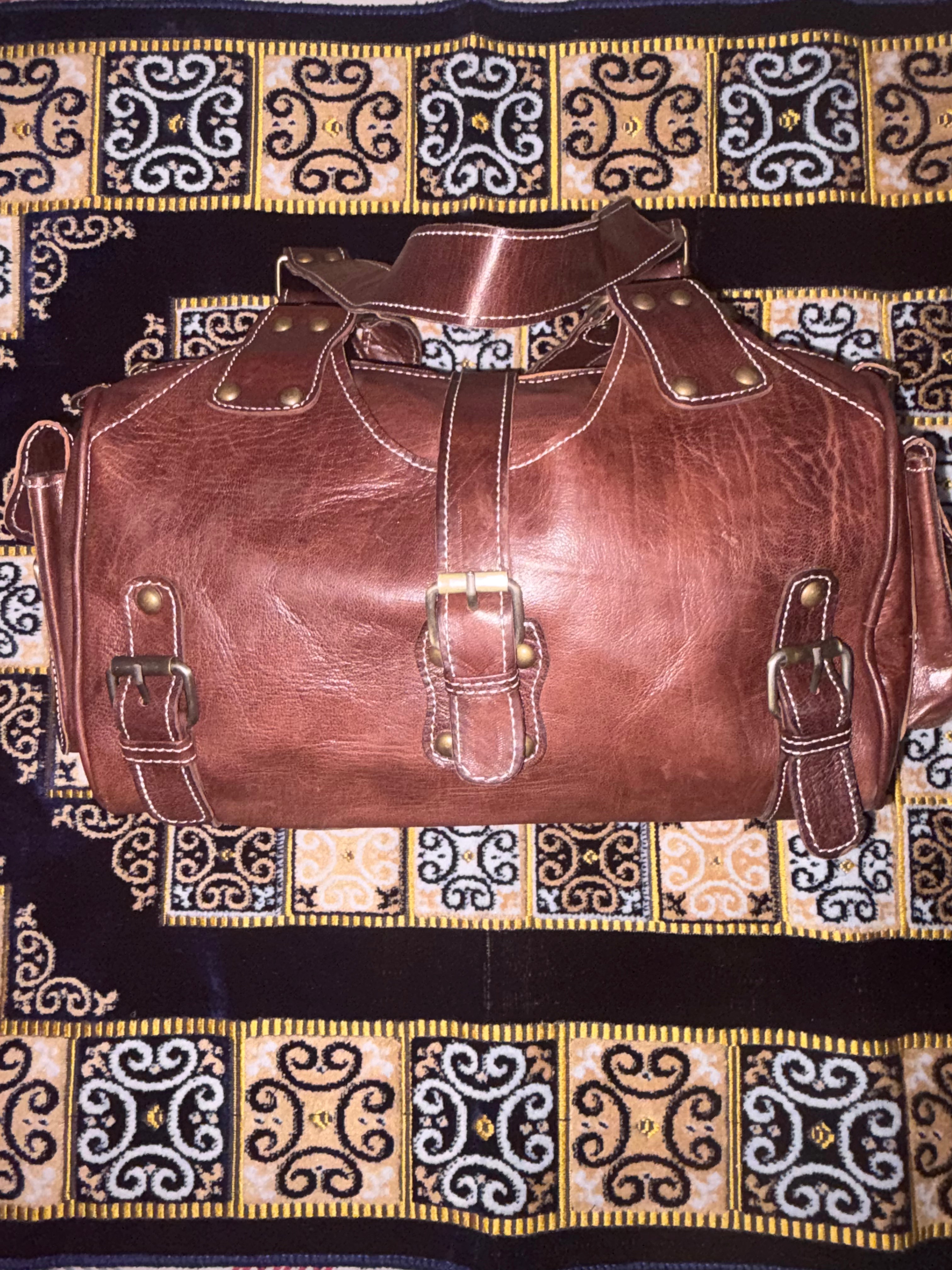 Cartera artesanal marroquí de cuero de cabra hecha a mano