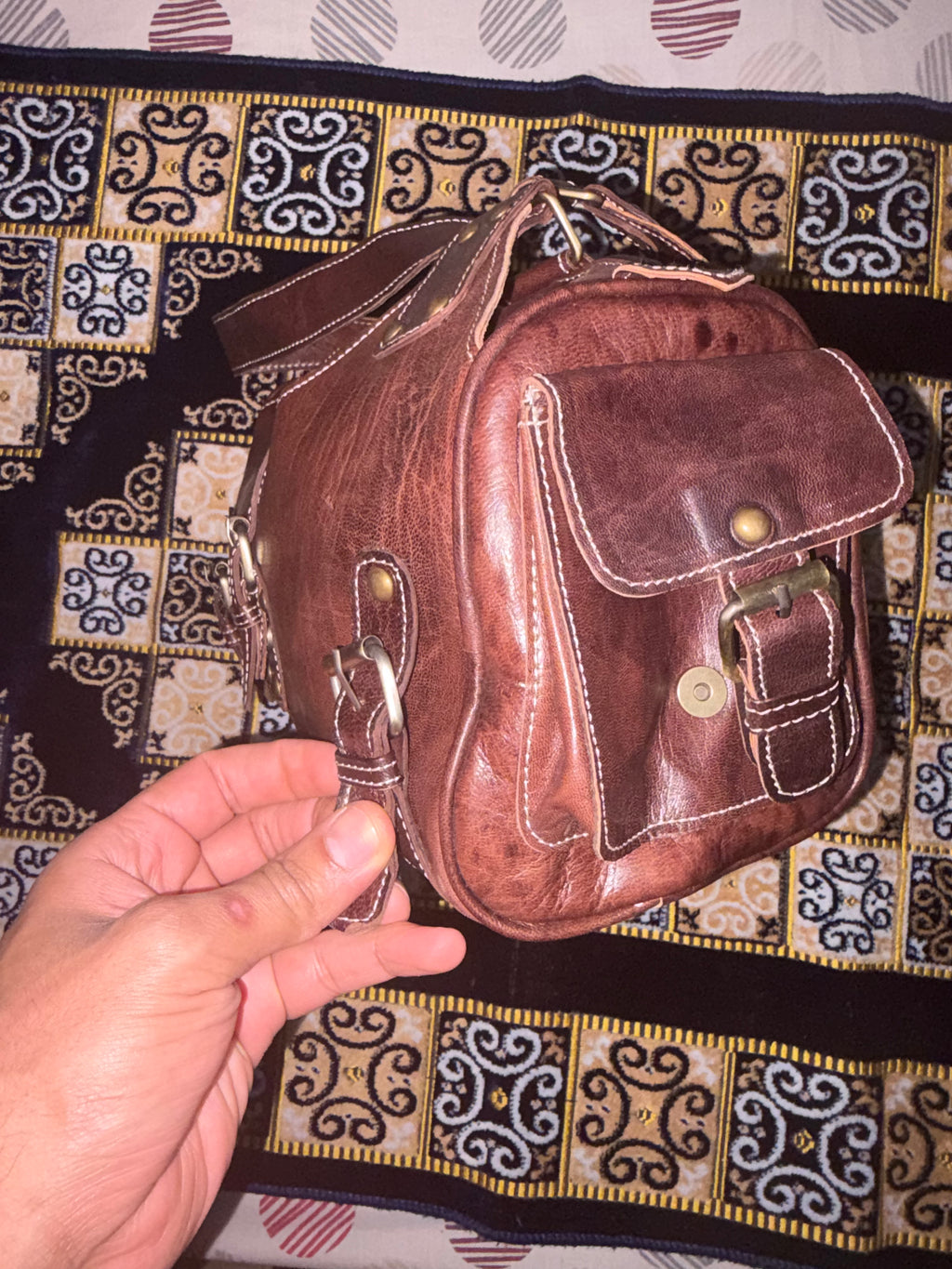 Cartera artesanal marroquí de cuero de cabra hecha a mano