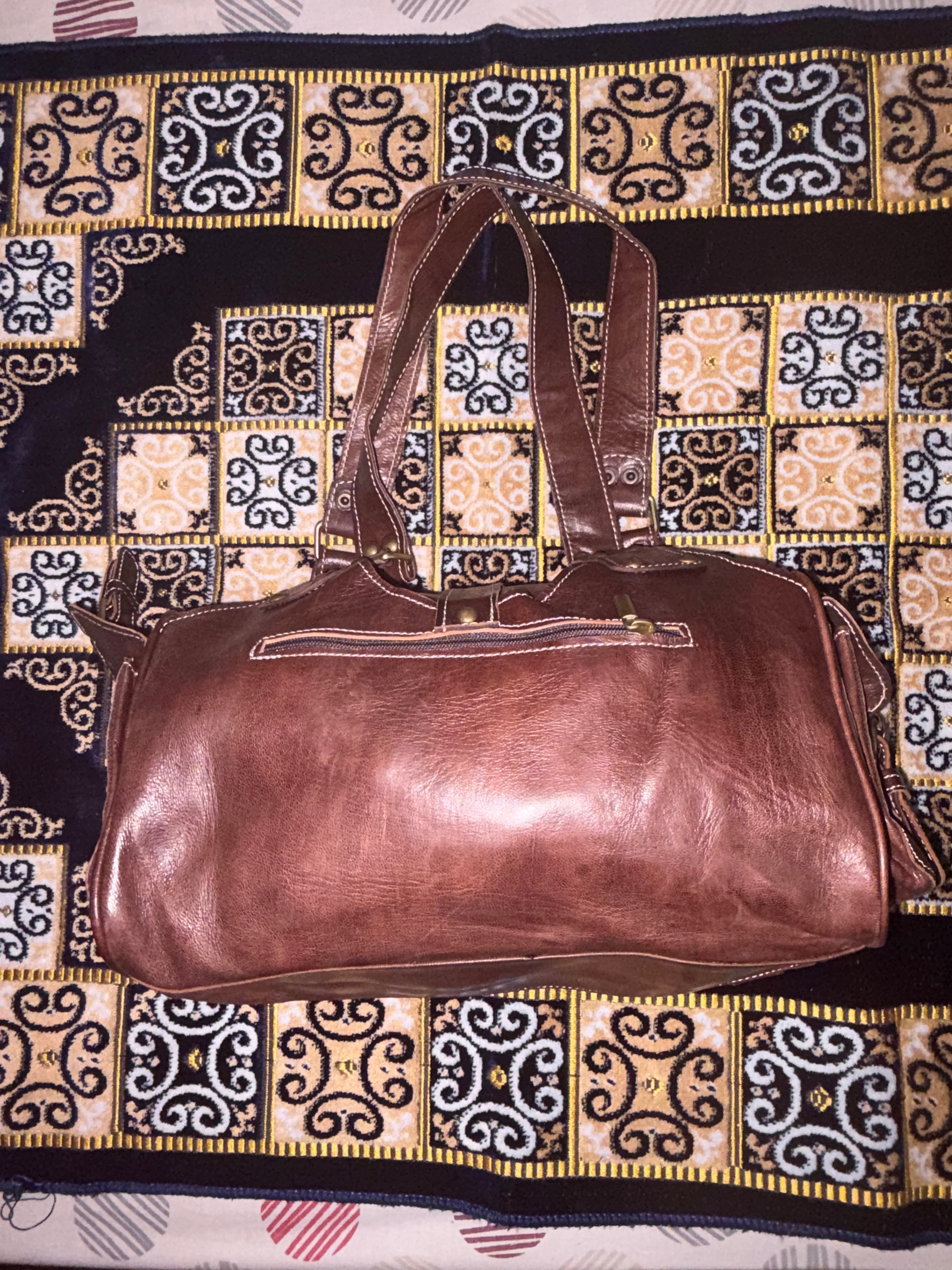 Cartera artesanal marroquí de cuero de cabra hecha a mano