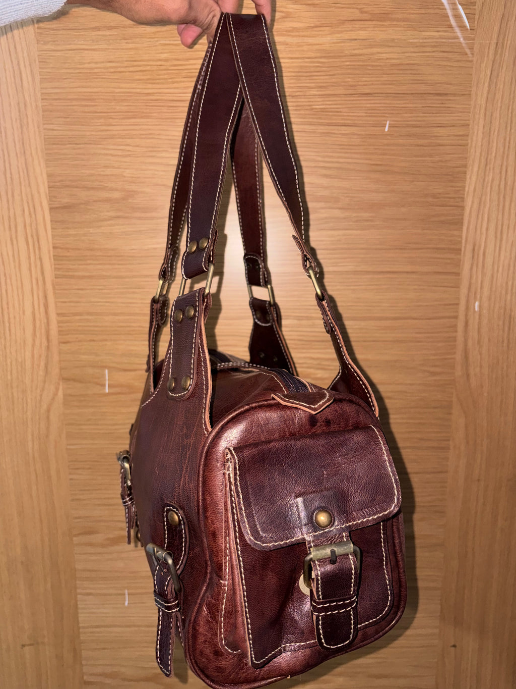 Cartera artesanal marroquí de cuero de cabra hecha a mano