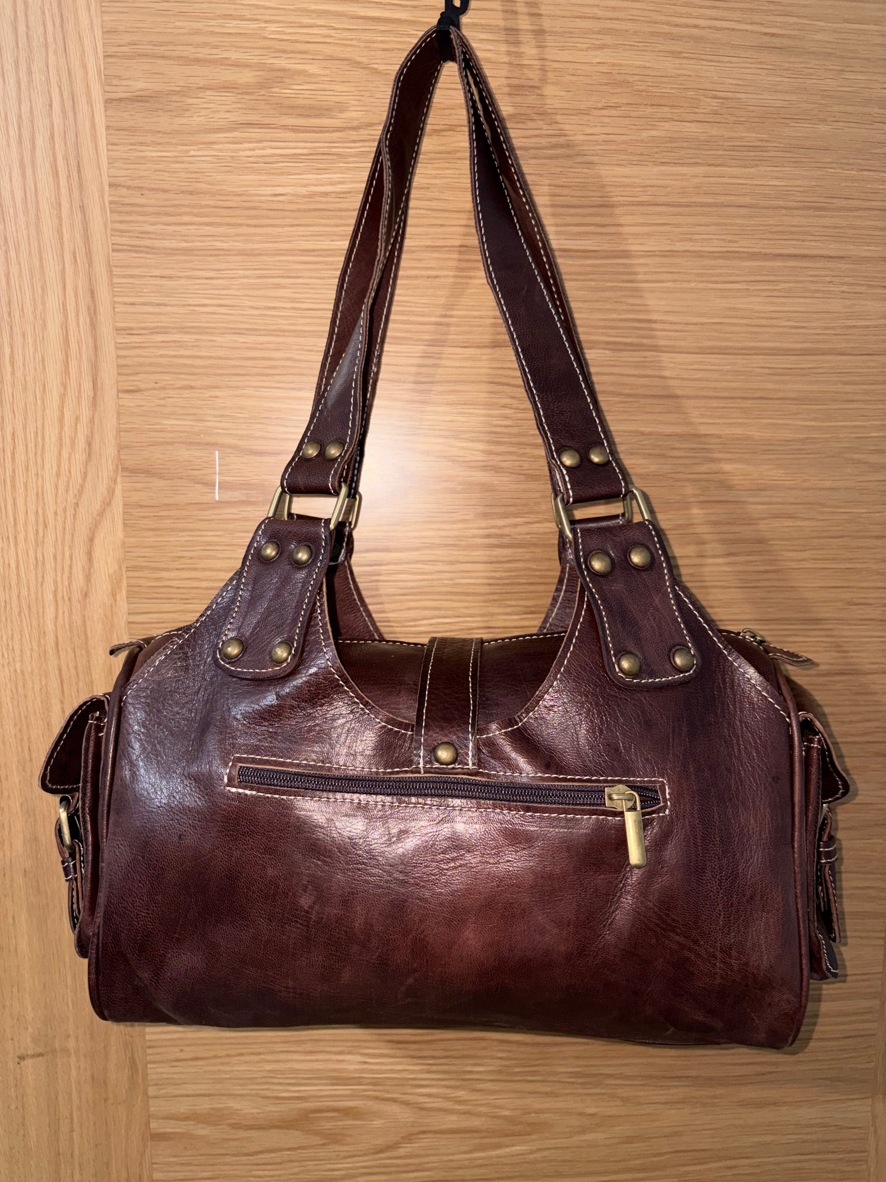 Cartera artesanal marroquí de cuero de cabra hecha a mano