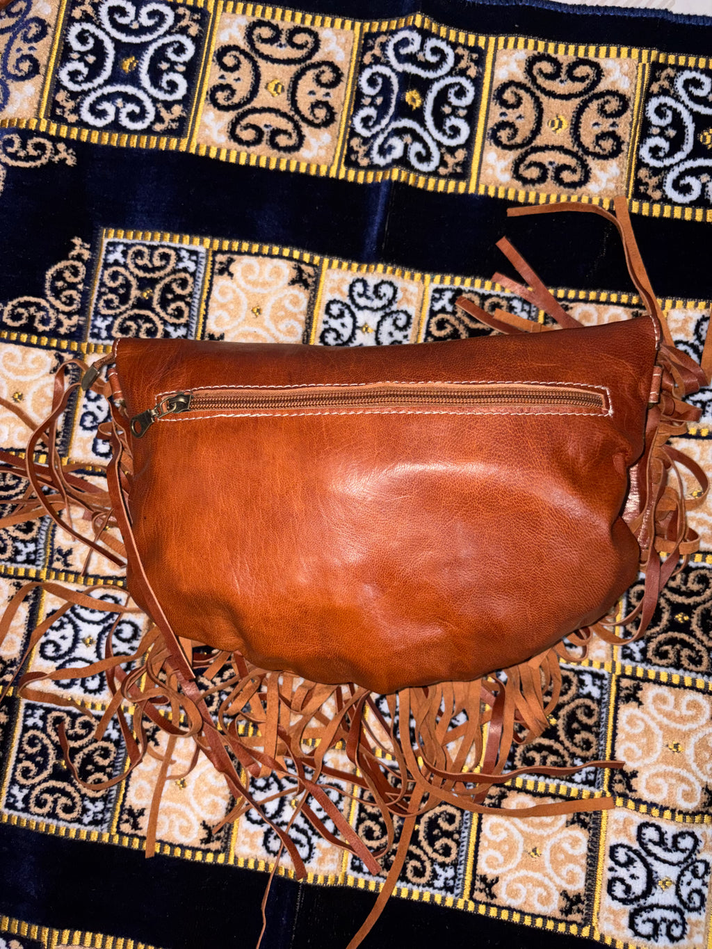 Bolso artesanal de cuero de cabra hecho a mano