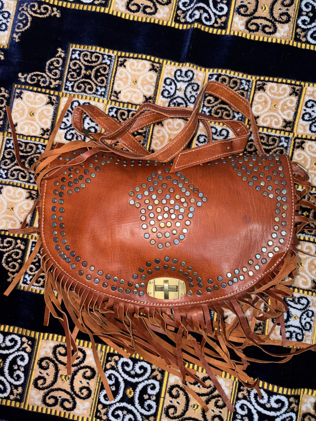 Bolso artesanal de cuero de cabra hecho a mano