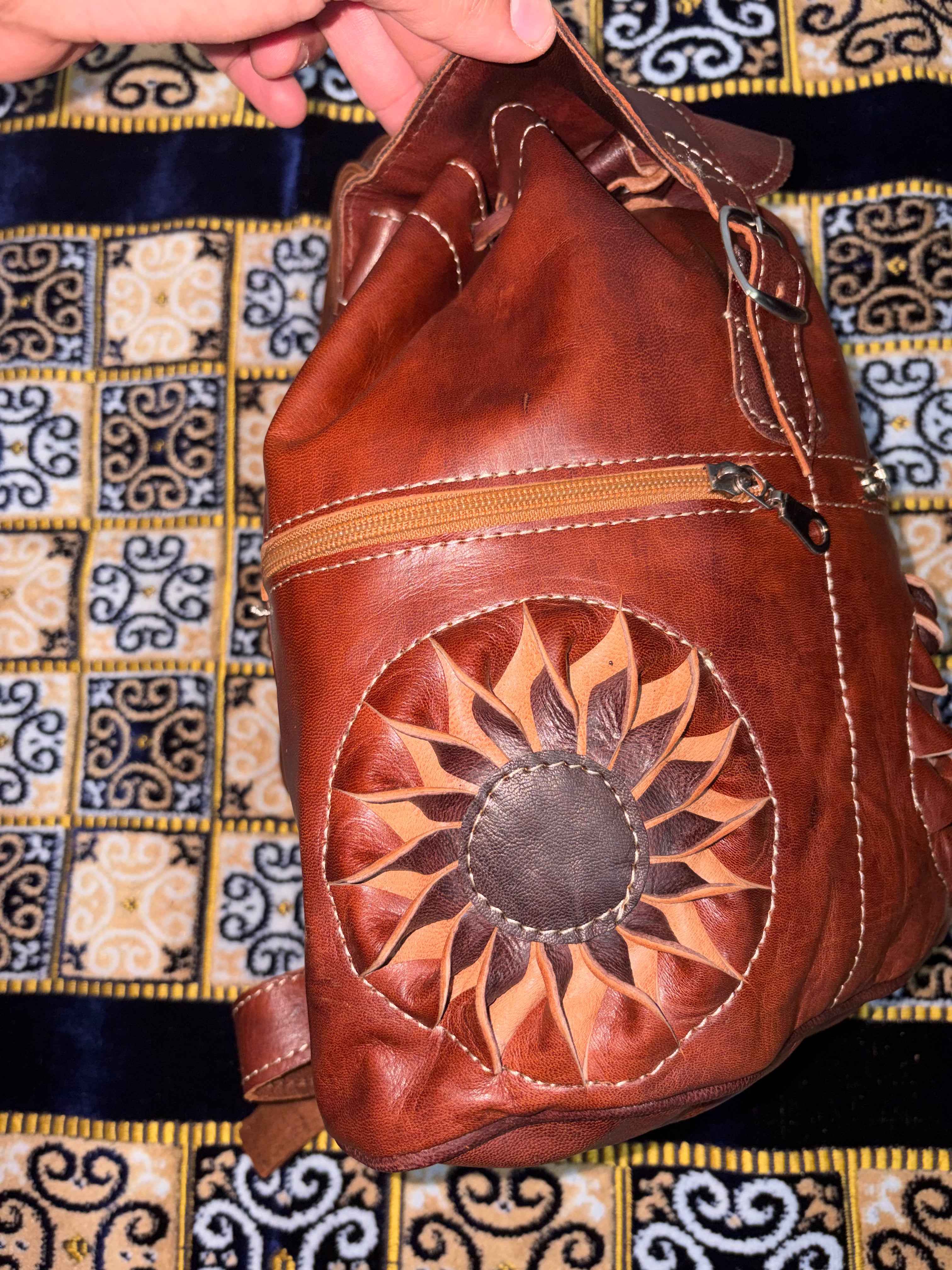 Cartera artesanal marroquí de cuero de cabra hecha a mano