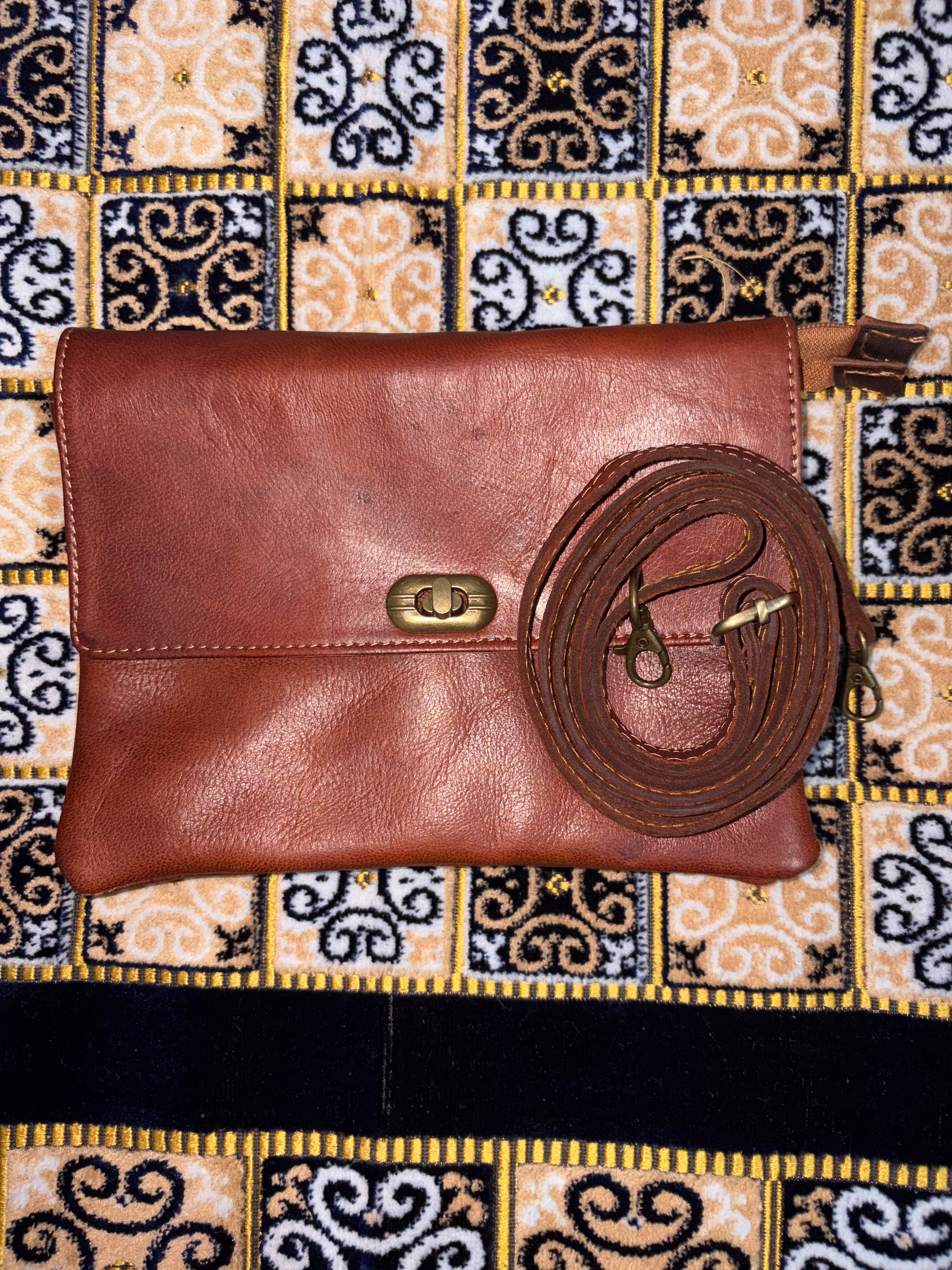 Producto artesanal de cuero de cabra hecho a mano