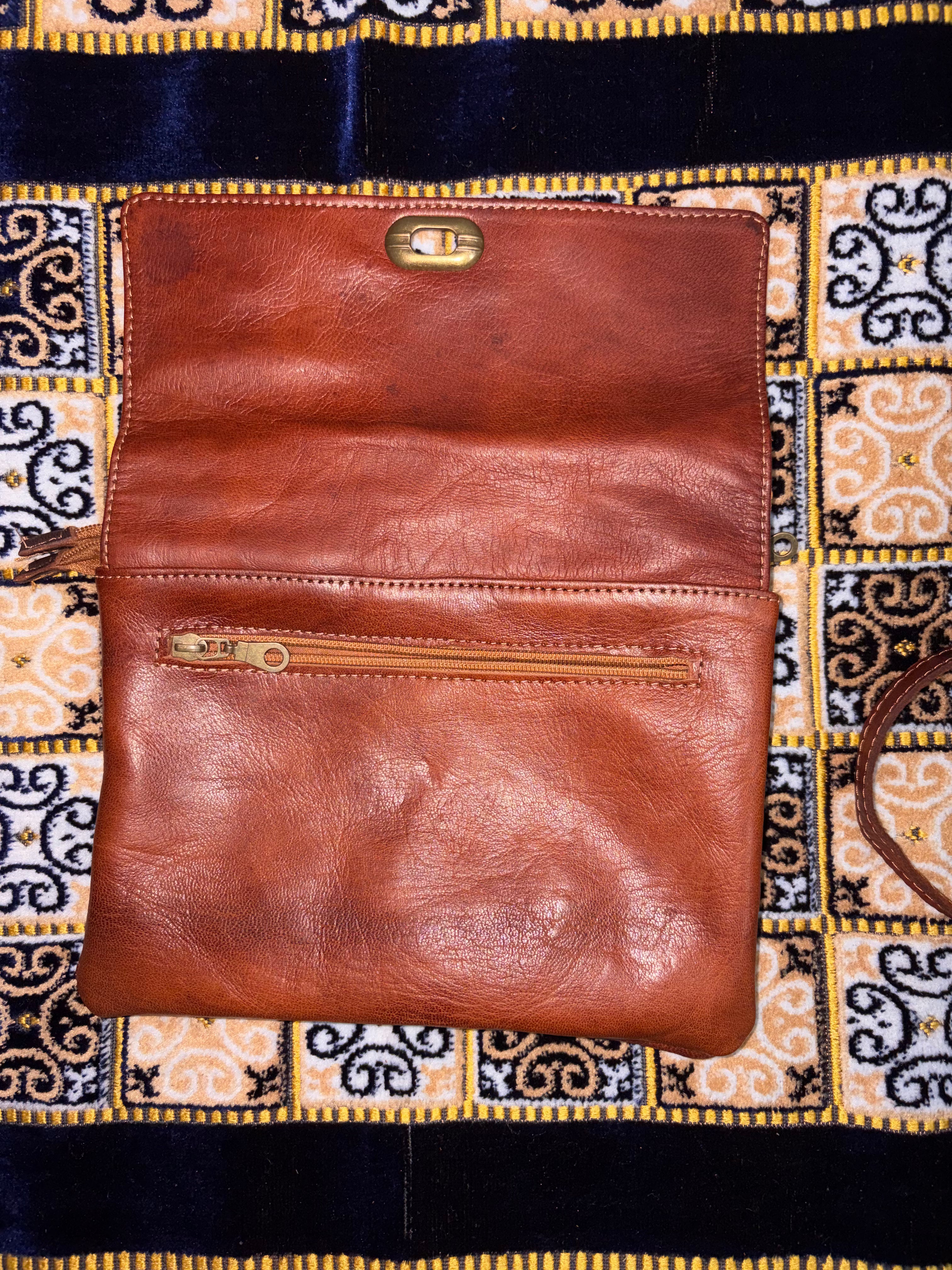 Producto artesanal de cuero de cabra hecho a mano