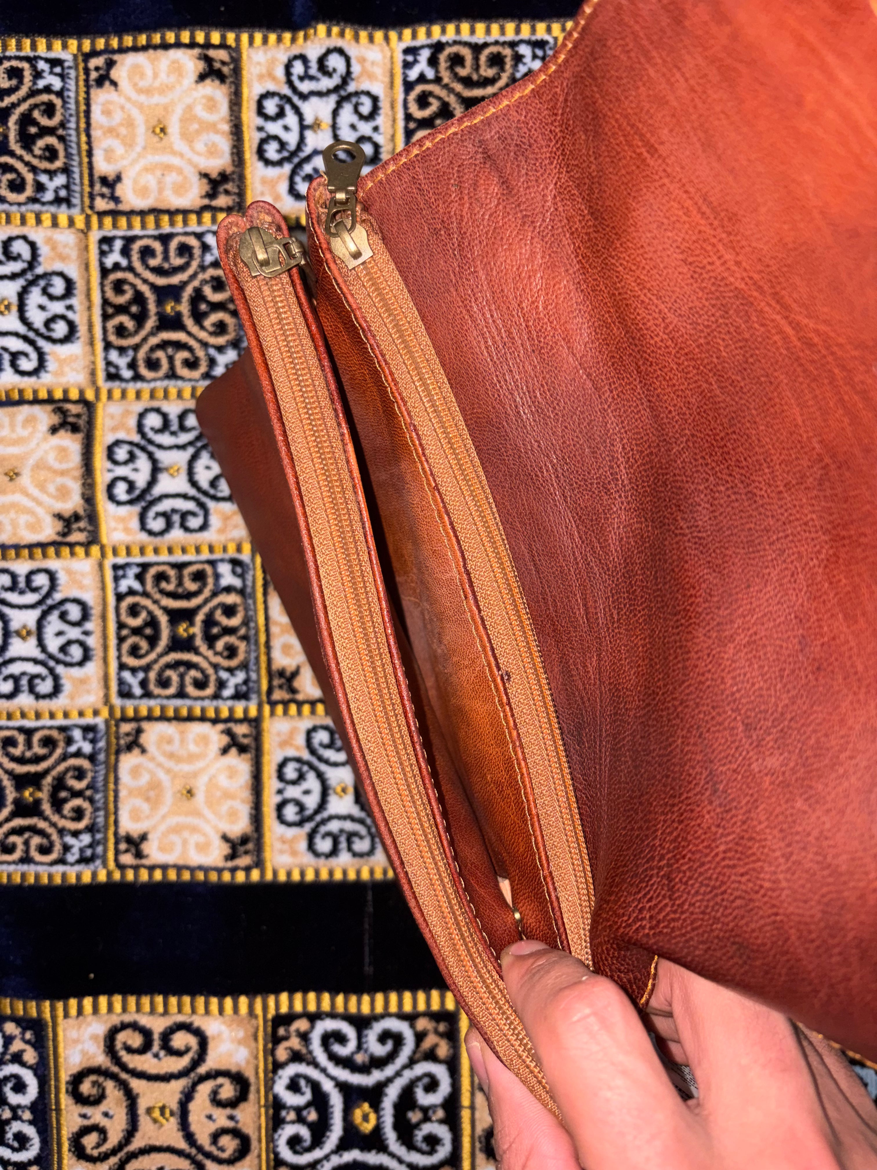 Producto artesanal de cuero de cabra hecho a mano