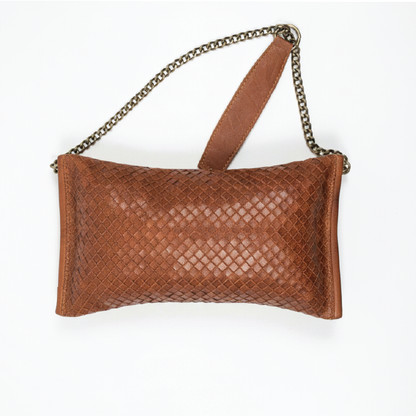 Pochette en cuir de chèvre tressé avec bandoulière chaîne